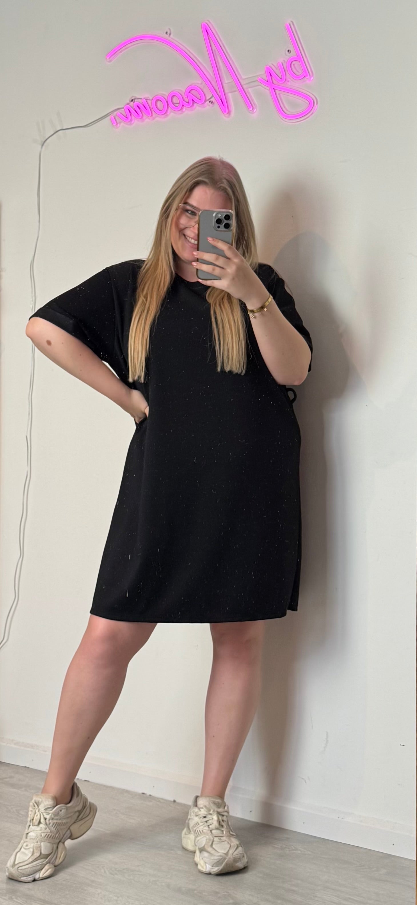 BELTED T-SHIRT DRESS (2 KLEUREN)