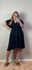 JOLIE RUFFLE DRESS T/M MAAT 48 (2 KLEUREN)