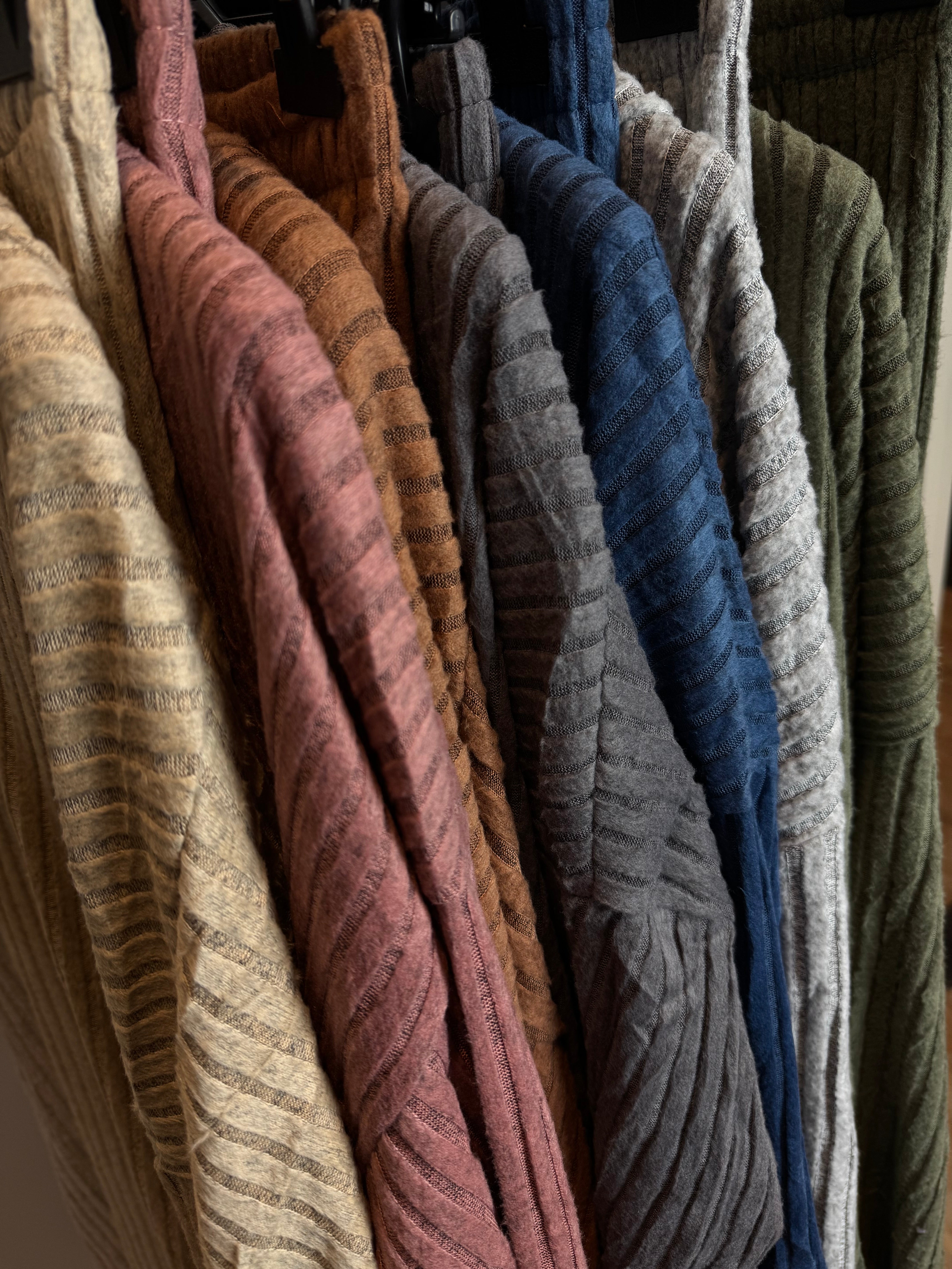 COMFY CAPUCHON RIB CO-ORD SET (T/M MAAT 48) - 8 KLEUREN