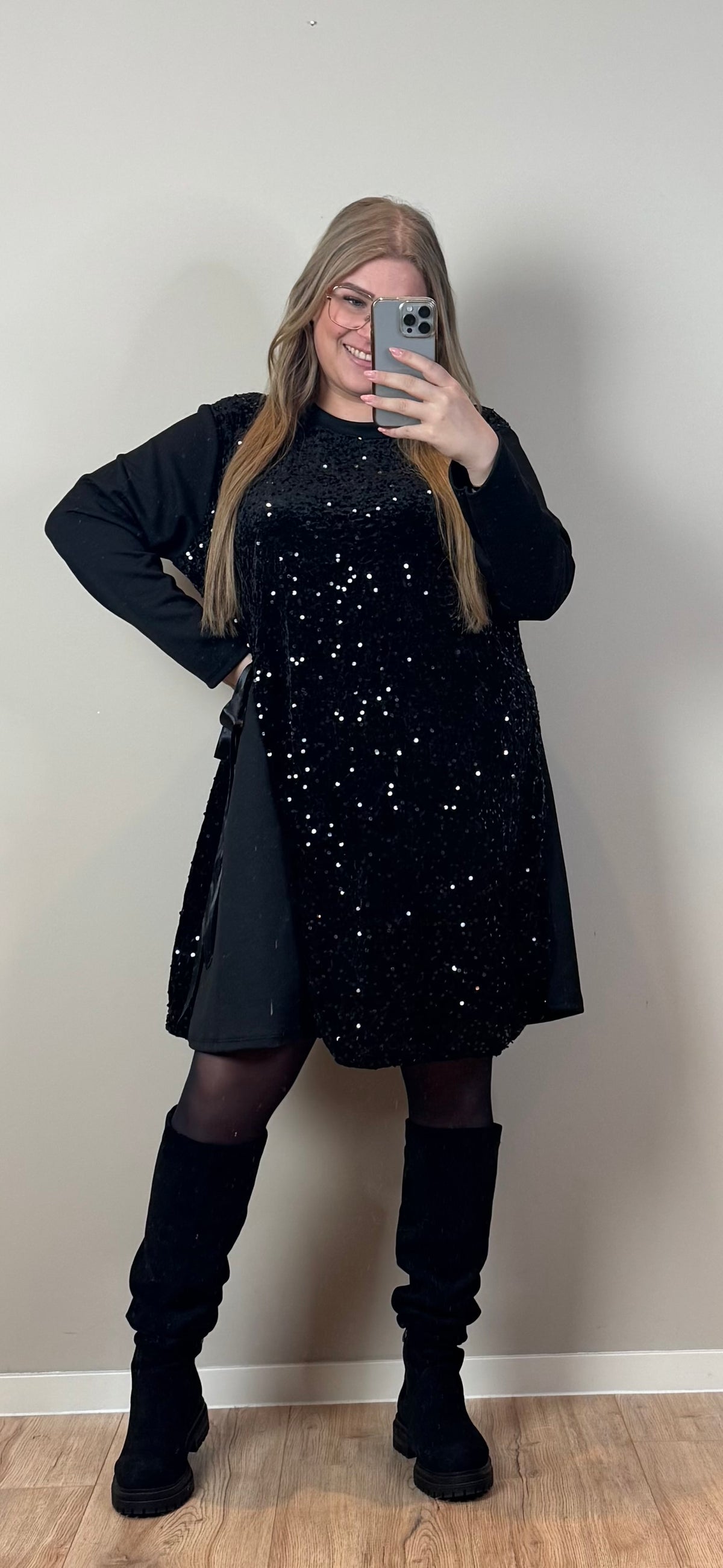 SPARKLE RIBBON SWEATERDRESS (T/M MAAT 52-54) - 2 KLEUREN